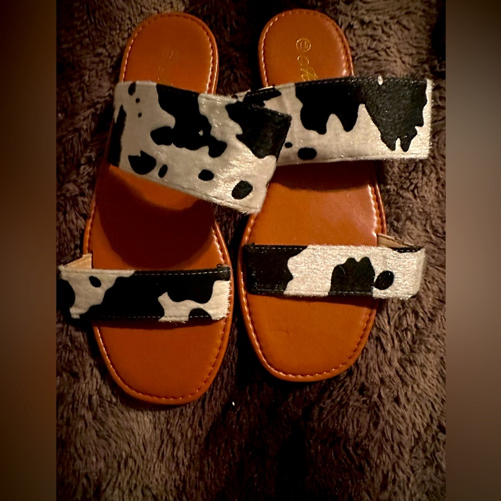 NWT Faux Cowhide Sandals